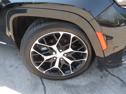 Used 2023 Jeep Grand Cherokee Summit AWD/4WD image 4