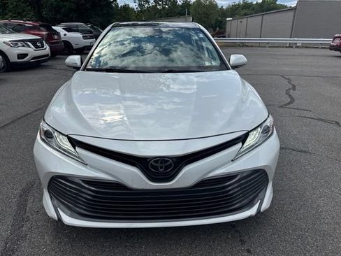 Used 2019 Toyota Camry XLE w/ Navigation Package FWD image 2
