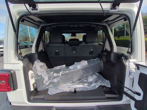 New 2026 Jeep Wrangler Unlimited Rubicon 392 w/ Quick Order Package 27X Moab AWD/4WD image 32