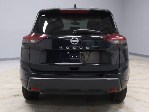 Certified 2025 Nissan Rogue SV image 9