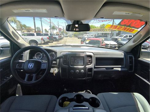Used 2018 RAM 2500 Tradesman w/ Chrome Appearance Group AWD/4WD image 6