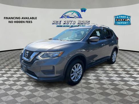 Used 2017 Nissan Rogue SV image 3