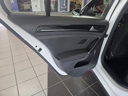 Used 2017 Volkswagen GTI S FWD image 10