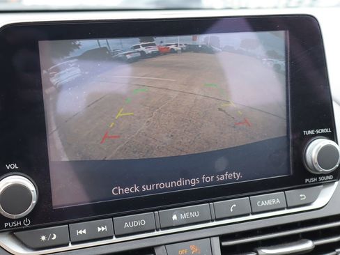 Used 2025 Nissan Altima 2.5 SV FWD image 7