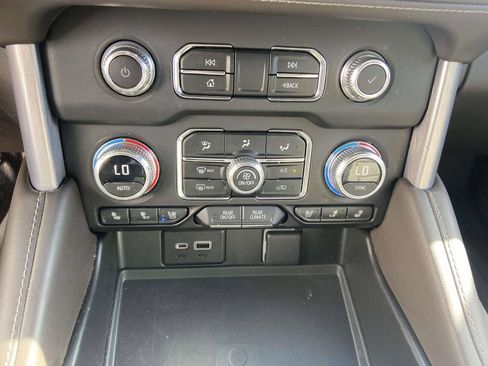 Used 2023 GMC Yukon SLT RWD image 28