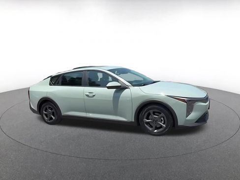 Used 2025 Kia K4 FWD image 2