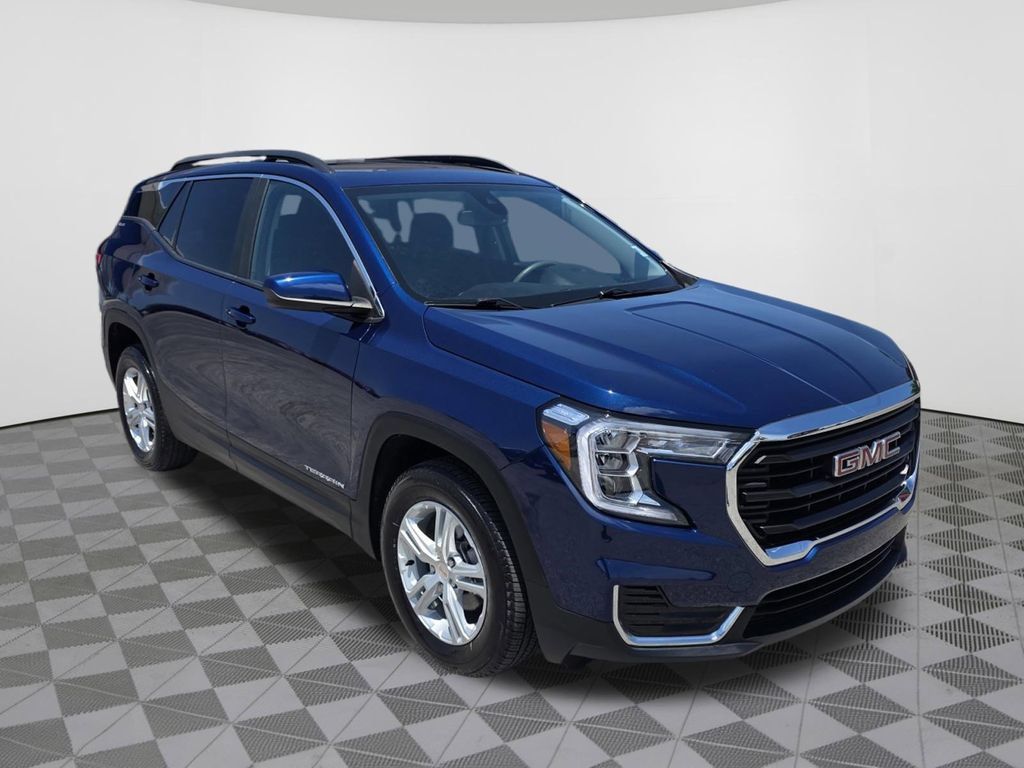 Used 2022 GMC Terrain SLE w/ Driver Convenience Package AWD/4WD image 4