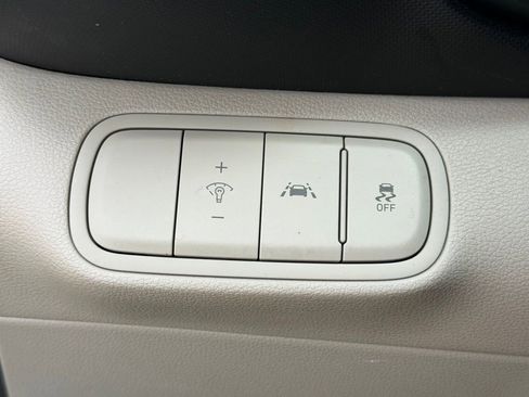 Used 2021 Hyundai Venue SEL w/ Cargo Package image 27