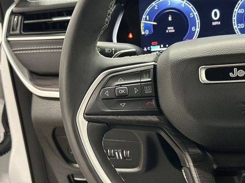 Used 2023 Jeep Grand Cherokee Limited image 8