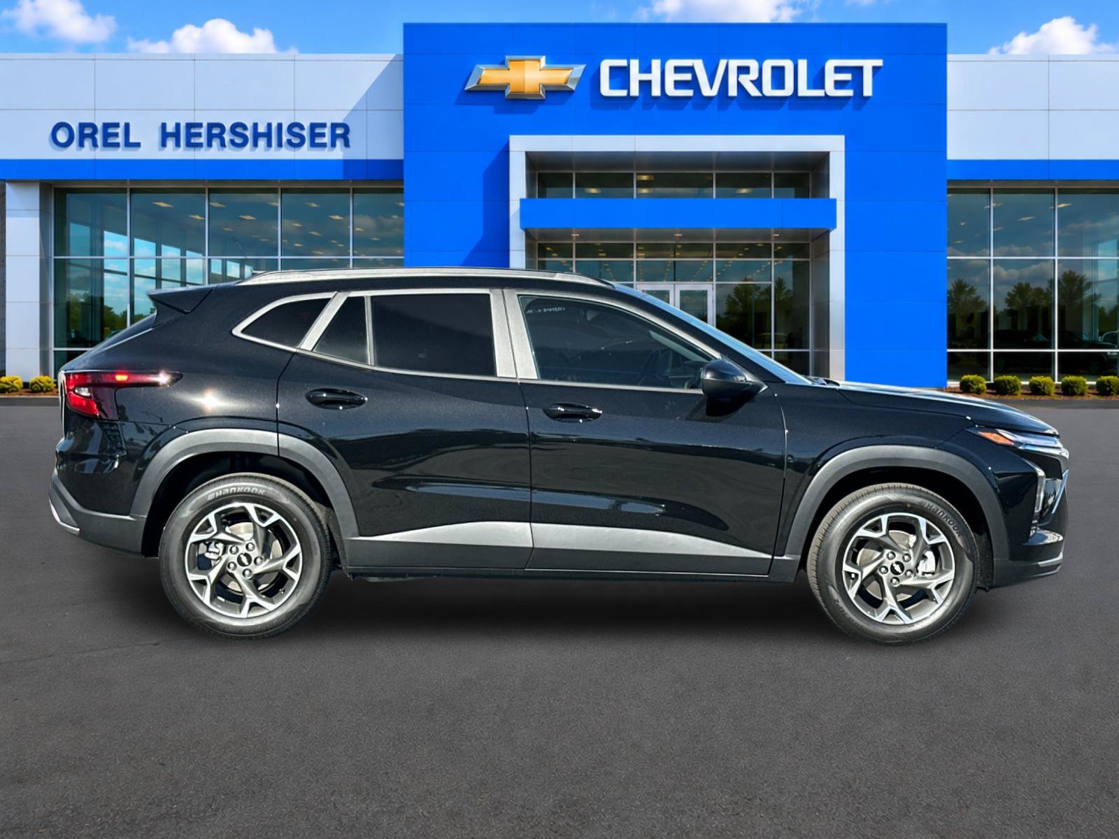 New 2026 Chevrolet Trax LT w/ LT Convenience Package FWD image 3