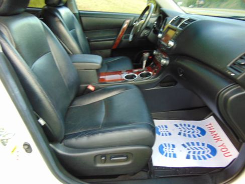 Used 2012 Toyota Highlander Limited w/ Tow Pkg FWD image 34