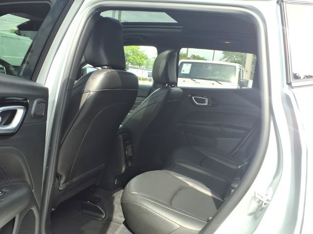Used 2025 Jeep Compass Limited w/ Sun & Sound Group AWD/4WD image 18