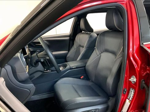 Used 2025 Toyota Crown Signia w/ Advanced Technology Package image 7