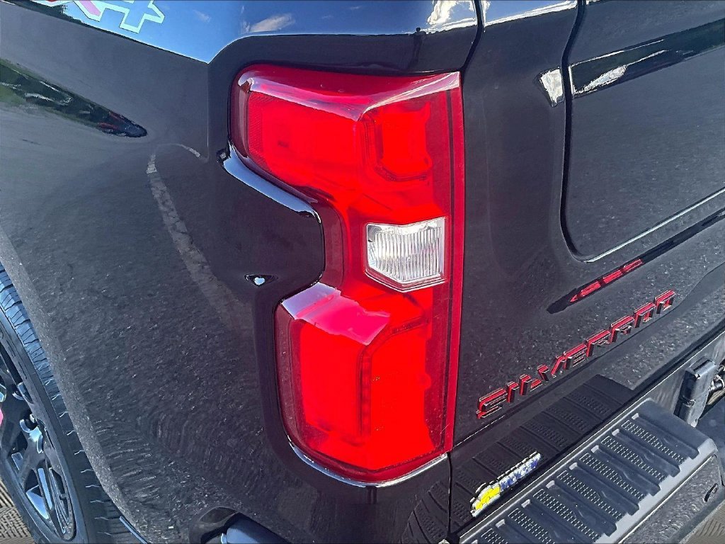 Used 2022 Chevrolet Silverado 1500 RST w/ Redline Edition AWD/4WD image 35
