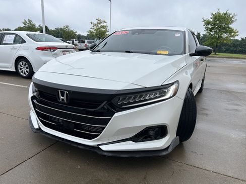 Used 2021 Honda Accord Sport image 3