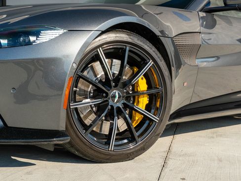 Used 2019 Aston Martin V8 Vantage Coupe image 21