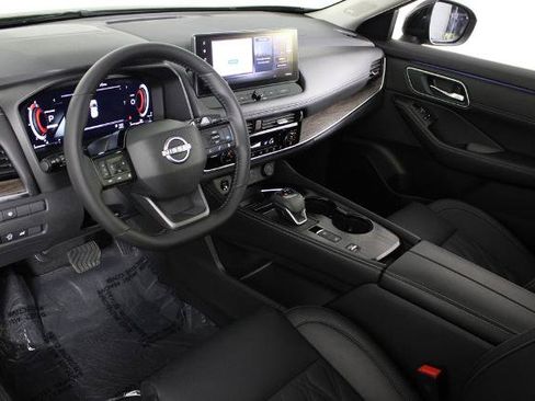 Certified 2025 Nissan Rogue Platinum FWD image 20
