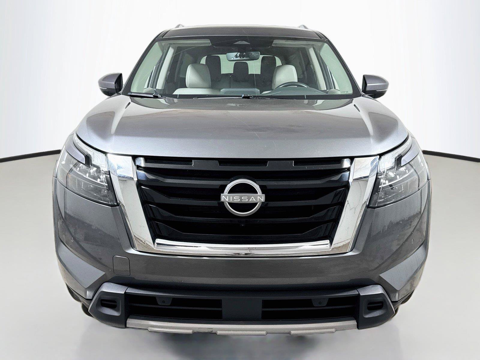 Used 2025 Nissan Pathfinder SL FWD image 2
