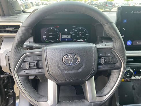 Used 2025 Toyota Tacoma Trailhunter image 33