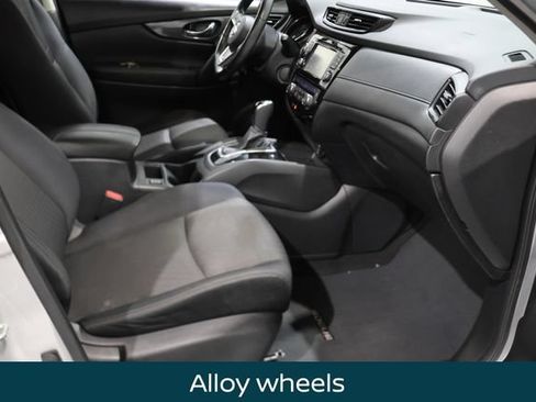 Used 2017 Nissan Rogue SV w/ SV Premium Package AWD/4WD image 15