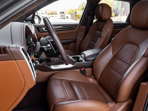 Certified 2023 Porsche Cayenne Turbo S image 5