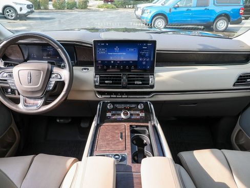 Certified 2022 Lincoln Navigator Reserve AWD/4WD image 7