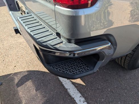 Used 2023 Chevrolet Silverado 1500 LT image 8