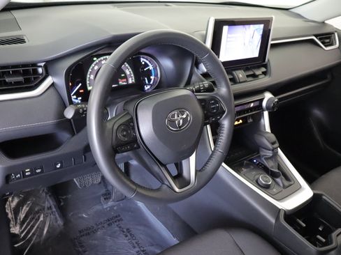 Used 2025 Toyota RAV4 XLE w/ Weather Package AWD/4WD image 9