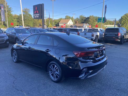 Used 2023 Kia Forte LXS w/ LXS Technology Package image 3