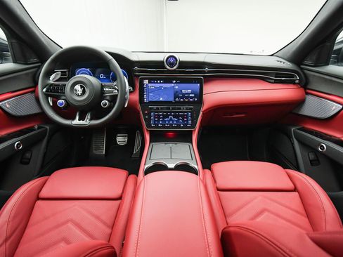 New 2025 Maserati Grecale Trofeo image 13