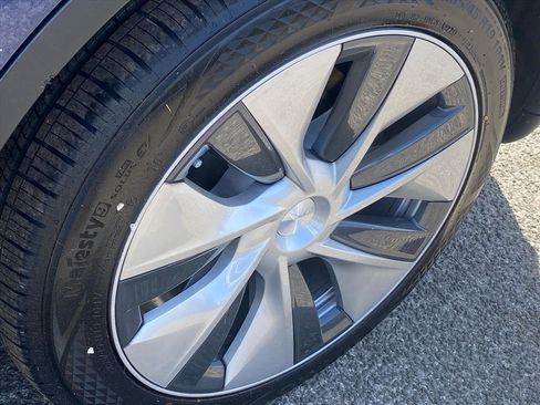 Used 2023 Tesla Model Y Long Range image 21