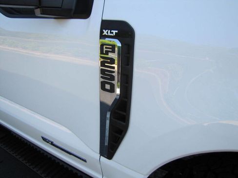 Used 2023 Ford F250 XLT w/ FX4 Off-Road Package image 29