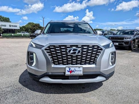 Used 2022 Hyundai Palisade SEL w/ Premium Package FWD image 2