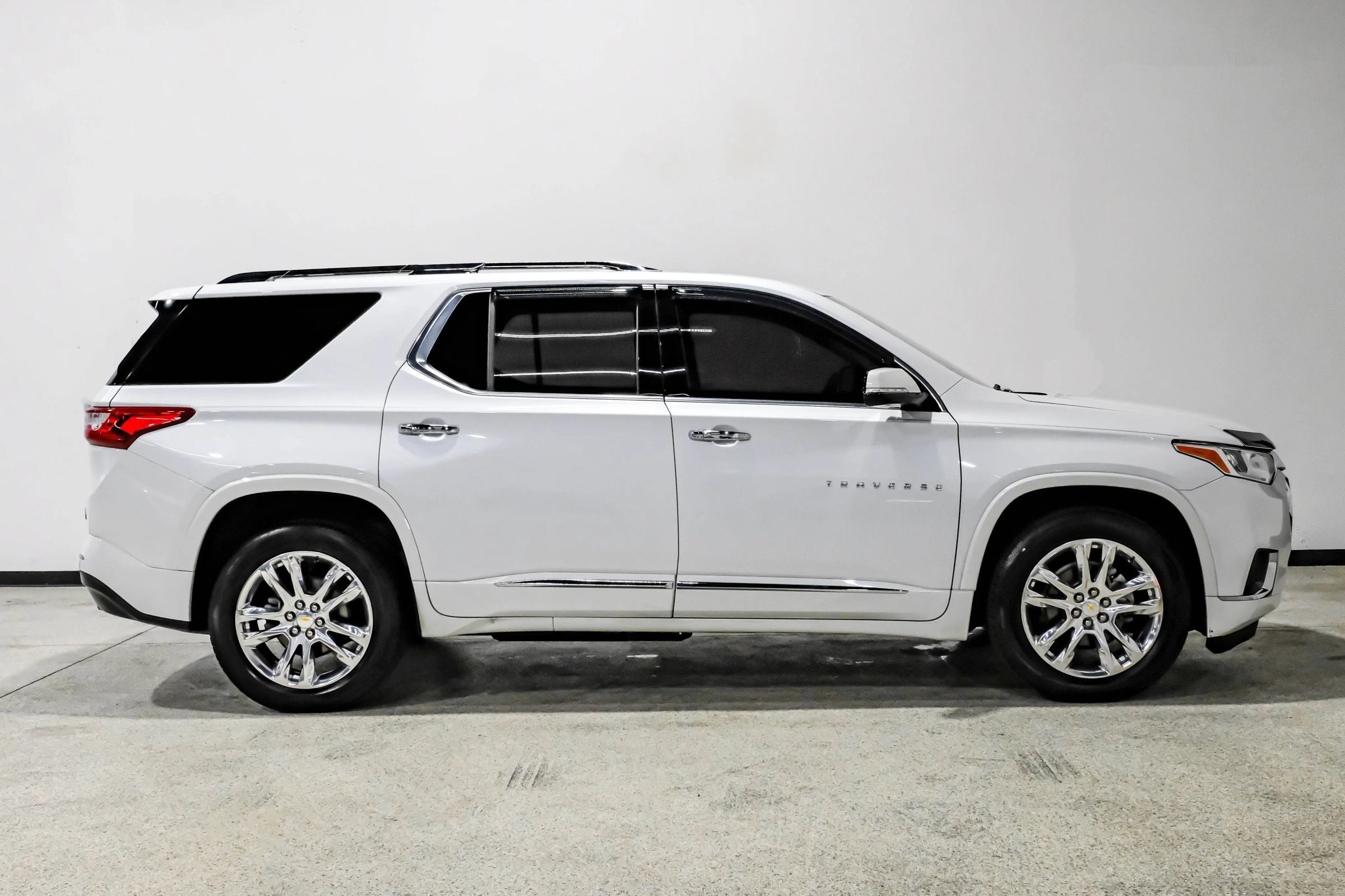 Used 2019 Chevrolet Traverse High Country w/ LPO, Floor Liner Package AWD/4WD image 5