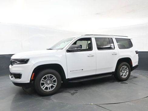 Used 2024 Jeep Wagoneer 4WD w/ Convenience Group I image 2