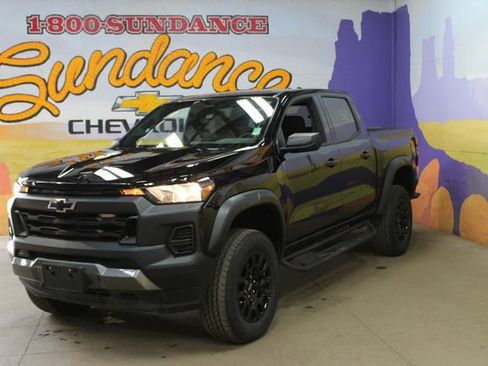Used 2024 Chevrolet Colorado Trail Boss w/ Advanced Trailering Package AWD/4WD image 2