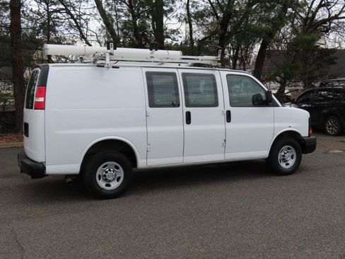 Used 2013 Chevrolet Express 2500 image 21