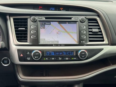 Used 2018 Toyota Highlander XLE image 20