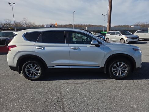 Used 2019 Hyundai Santa Fe SE image 2