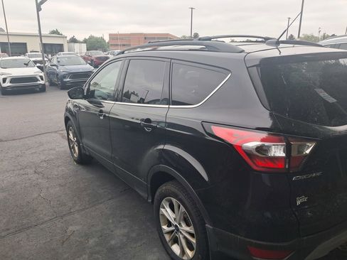 Used 2017 Ford Escape SE w/ Equipment Group 201A AWD/4WD image 8