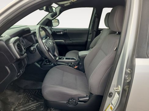 Used 2019 Toyota Tacoma TRD Sport AWD/4WD image 9