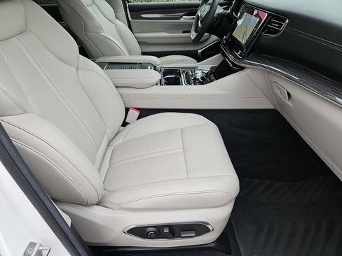 Used 2022 Jeep Wagoneer Series II w/ Flexible Seating Group AWD/4WD image 14