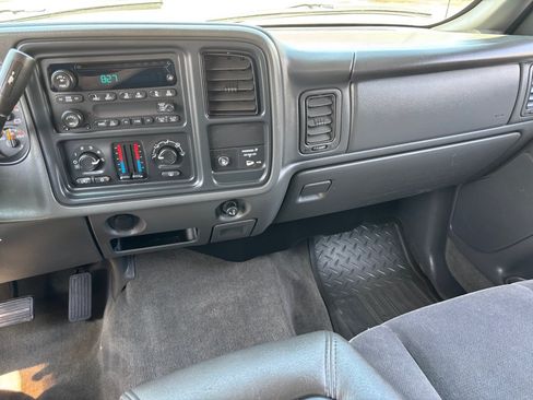 Used 2005 GMC Sierra 2500 SLE w/ Snow Plow Prep Package AWD/4WD image 14