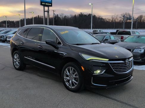 Used 2024 Buick Enclave Essence w/ Experience Buick Package image 9