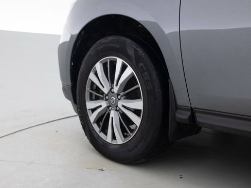 Used 2018 Nissan Pathfinder S AWD/4WD image 17