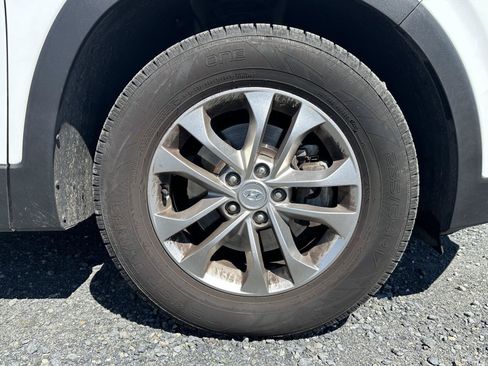 Used 2019 Hyundai Santa Fe SE AWD/4WD image 10
