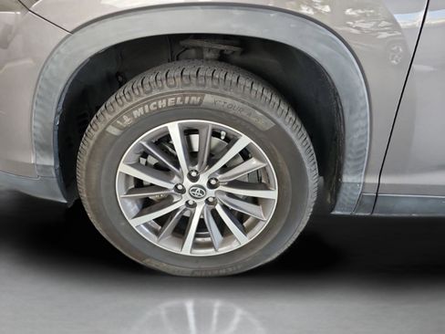 Used 2019 Toyota Highlander XLE FWD image 30
