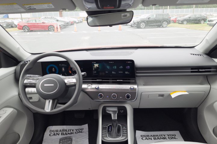 New 2027 Hyundai Kona SE FWD image 17