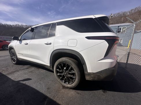 Used 2024 Chevrolet Traverse LS w/ Midnight/Sport Edition image 4