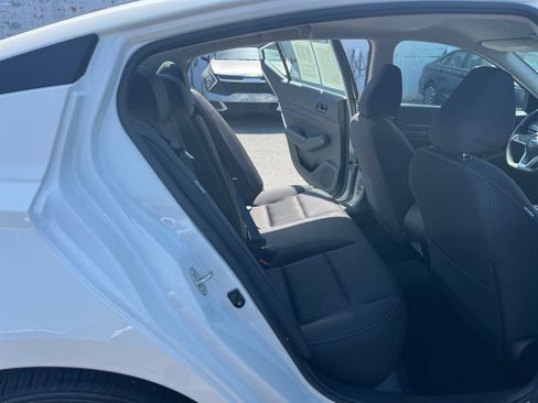 Used 2025 Nissan Altima 2.5 SV FWD image 22